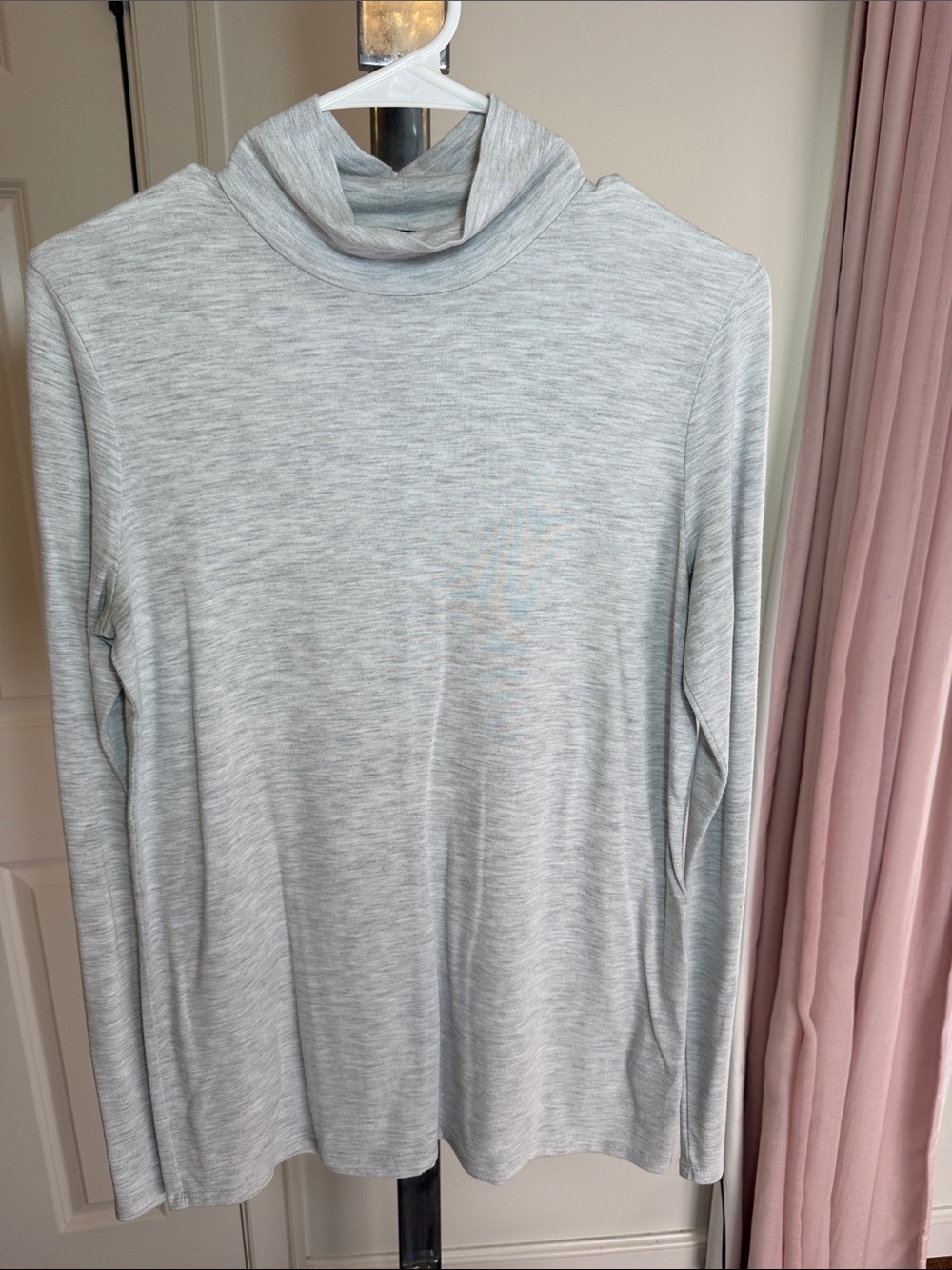 Banana Republic Light Gray Turtleneck Women's Top - Soft Long Sleeve